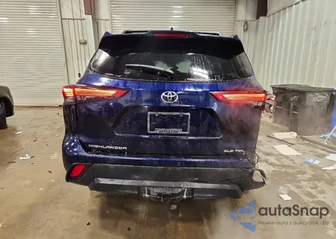 2022 Toyota Highlander Xle z USA, uszkodzony, nr VIN 5TDGZRBH8NS246844